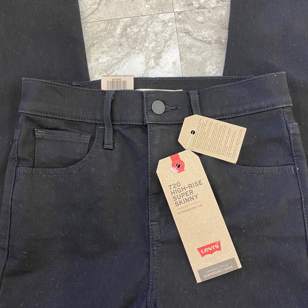HIGH RISE BLACK LEVIS- 25 medium - Picture 2 of 4